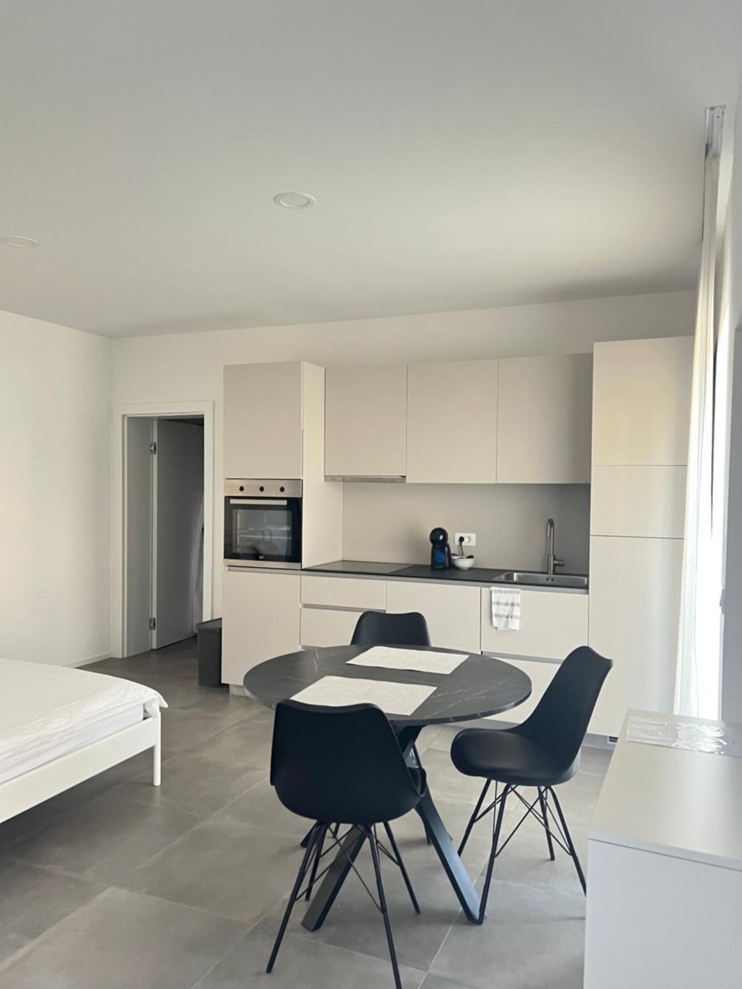 Apartments Lily Ljubljana Exteriör bild